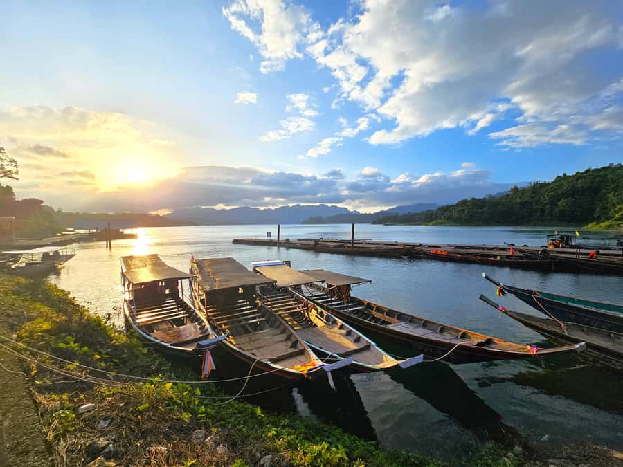 Cheow Lan Lake: 2-Day Guided Tour with Meals and Activities - Day 1 from Khao Lak pickup to the lake view stops that start the day right