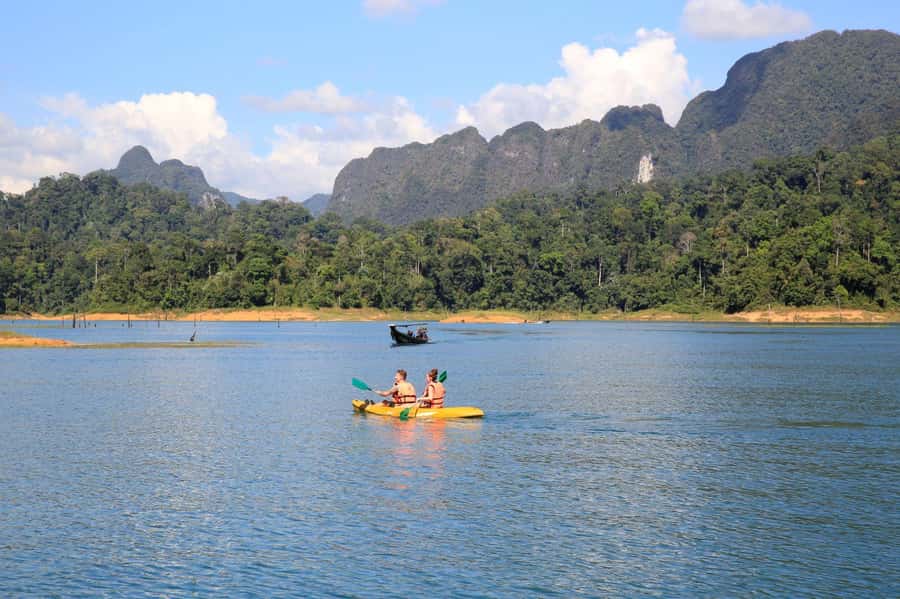 Cheow Larn Lake - Hiking - Cave Explore - Wildlife Safari - The jungle walk in Klong Saeng National Park: real rainforest pace