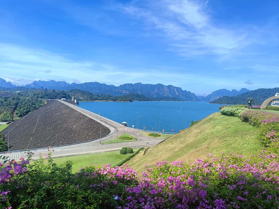 Cheow Larn Lake - Hiking - Cave Explore - Wildlife Safari - Viewpoint stops and Rajjaprabha Dam: the scenic warm-up