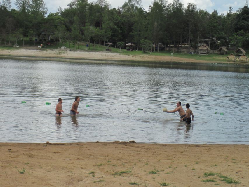 Chiang Mai: 24 km Leisure Cycling & swim Lake Huay Tueng Tao - Lunch by the lake: vegetarian and vegan options that actually matter