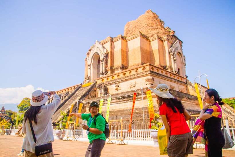 Chiang Mai: 3 Hour Old City and Temples Guided Walking Tour - What to bring, and what to wear for a smooth temple visit