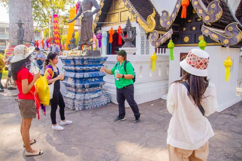 Chiang Mai: 3 Hour Old City and Temples Guided Walking Tour - Wat Phra Singh: mosaic sanctuary, gilded pagodas, and Lion Buddha moments