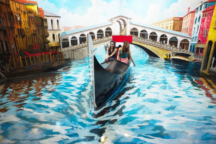 Chiang Mai: Art in Paradise Illusion Museum Entry Ticket - Photo strategy for solo visitors and for families