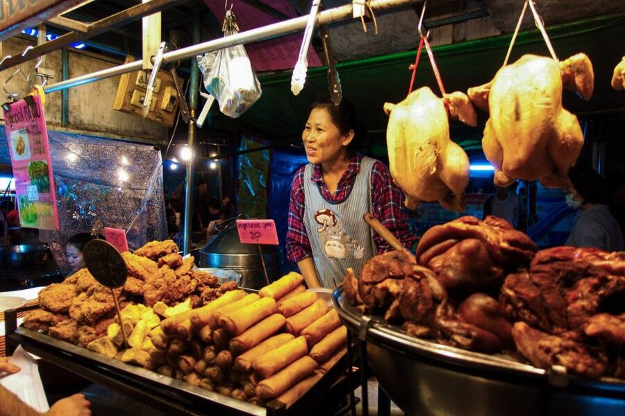 Chiang Mai: Chiang Mai Bar Hopping Guided Night Tour - Price and timing: what $35 buys in a 4-hour night
