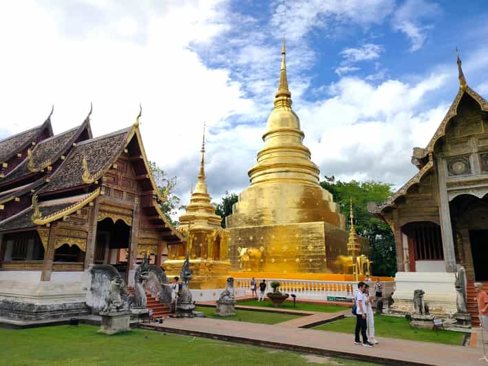 Chiang Mai: Chiang Mai Old City Twilight Walking Tour - Twilight in the Chiang Mai Old City: why this timing actually works