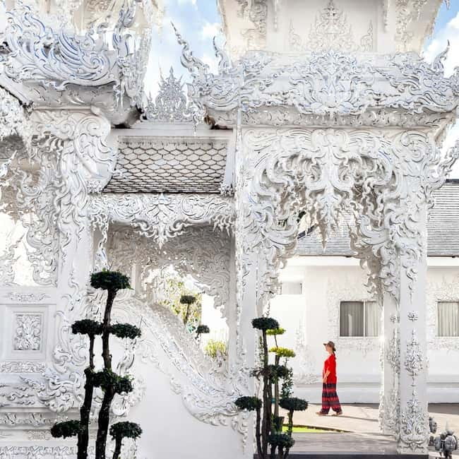 Chiang Mai: Chiang Rai Famous Temples & Hot Springs Day Trip - Wat Rong Khun White Temple, how to make the most of a 55-minute visit