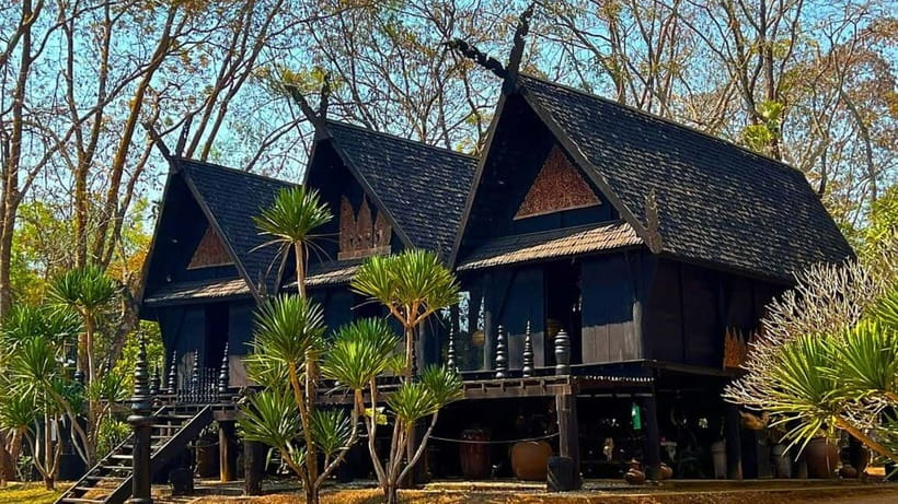 Chiang Mai: Chiang Rai Temples, Golden Triangle & Boat Tour - The Karen Hill Tribe stop: what you get, and what changes with Option A vs B