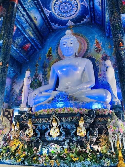 Chiang Mai: Chiang Rai White, Blue & Black Temples Day Tour - Group size and guide style: why it matters on a full-day loop