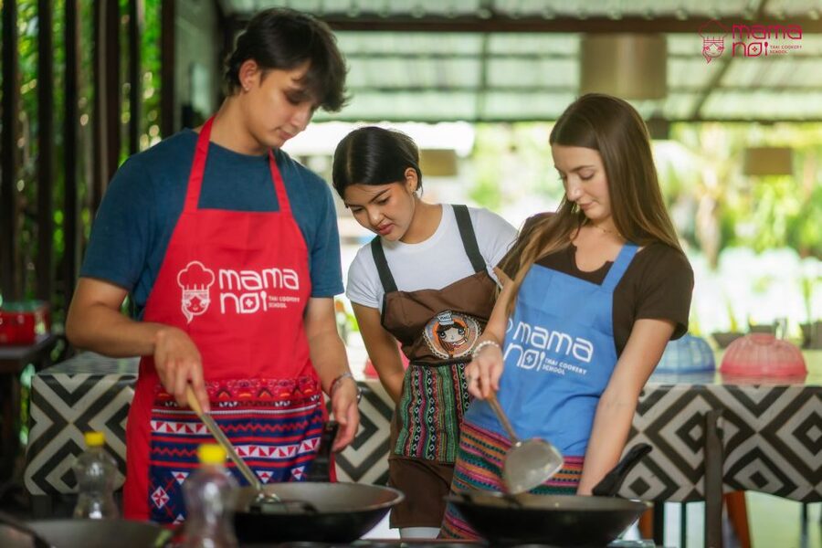Chiang Mai: Cooking Class with Organic Farm at Mama Noi - The 4-hour flow: pickup, garden, and the kitchen stations