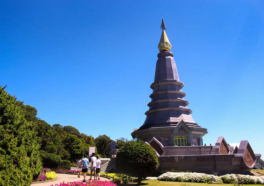 Chiang Mai: Doi Inthanon National Park with Ticket & Lunch - Royal twin stupas: Pra Mahatat Noppamethanedon and Pra Mahatat Nopphonphusiri