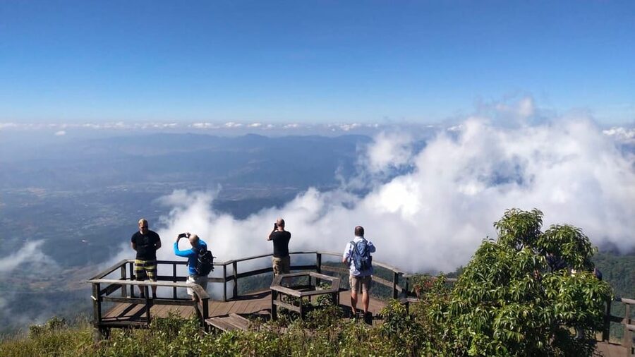 Chiang Mai: Doi Inthanon Park with Kew Mae Pan Hike Day Trip - Climbing to the top: the 2,565m Doi Inthanon experience
