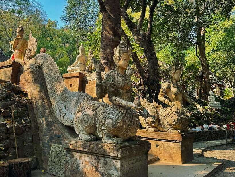 Chiang Mai: Doi Suthep and Wat Pha Lat Temple Evening Tour - Wat Pha Lat: Gardens, Views, and the White and Blue Temple Look