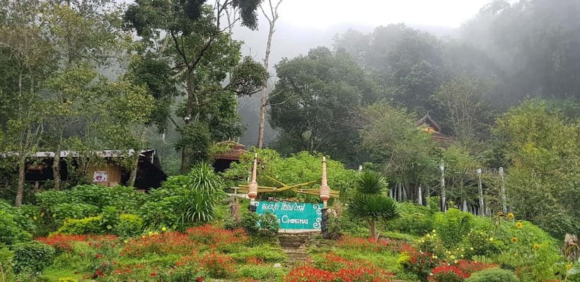 Chiang Mai: Doi Suthep Temple & Hmong Village Tour - Rolling hills drive: it’s not sightseeing theater, it’s repositioning