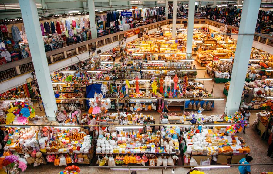 Chiang Mai: Doi Suthep, Wat Pha Lat & Wat Umong Spanish Tour - Warorot Market, Chinatown Chiang Mai: shopping with direction