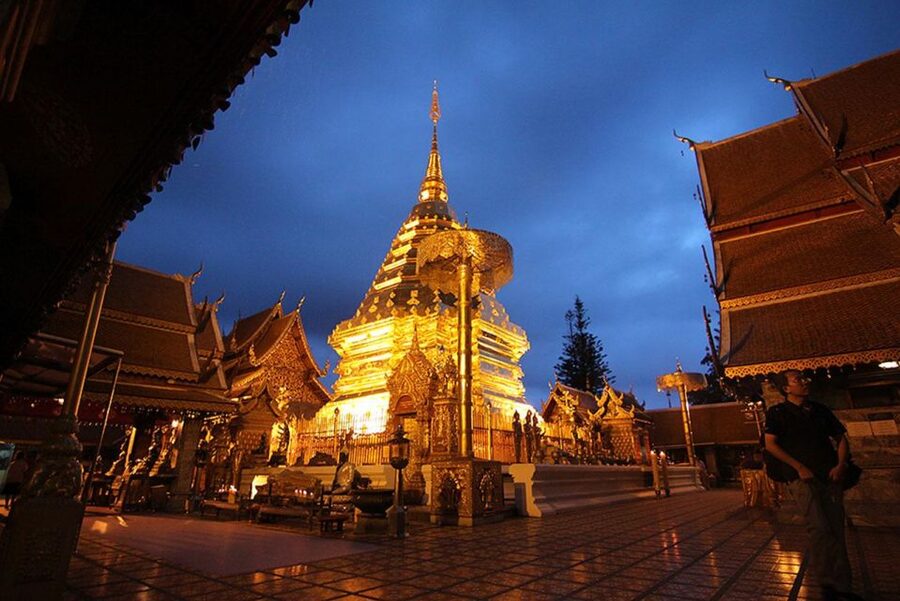 Chiang Mai: Doi Suthep & Wat Umong Twilight Tour with Pickup - Wat Umong after dusk: tunnels, Lanna art, and a quieter kind of temple