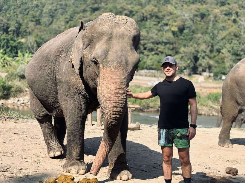 Chiang Mai: Elephant Sanctuary Feeding Program Half-Day Tour - River time: bathing and swimming when elephants decide