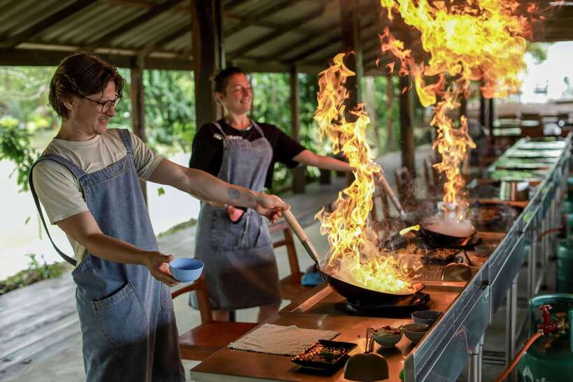 Chiang Mai: HALF-DAY COOKING COURSE at a Thai Cooking Farm - From Market to Market-Made Curry: What This Class Feels Like