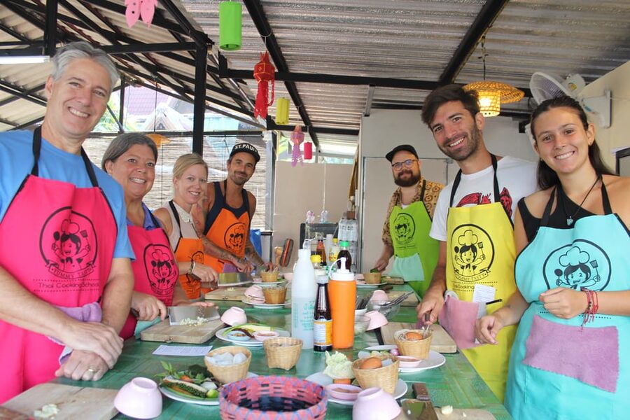 Chiang Mai: Half Day Evening Cooking Class with Market Tour - Five dishes, one lesson you can repeat at home