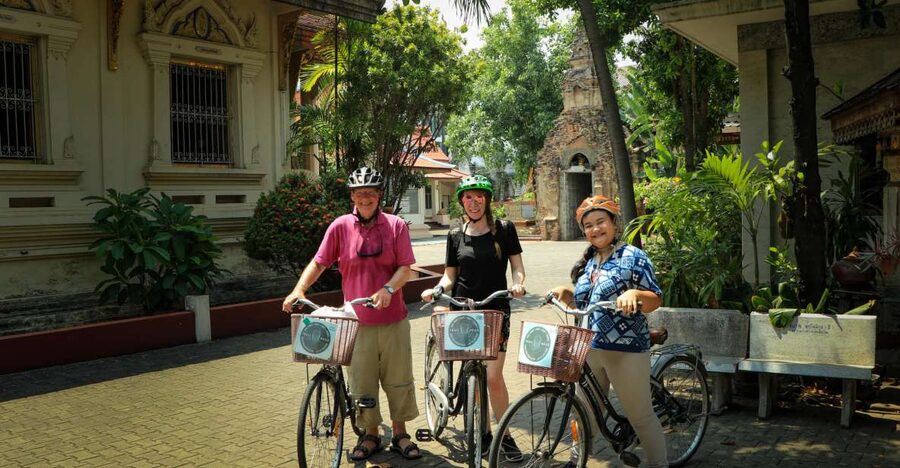 Chiang Mai: Half-Day Old Town Cycling Tour - Getting started at Trailhead Cafe, coffee and bike setup