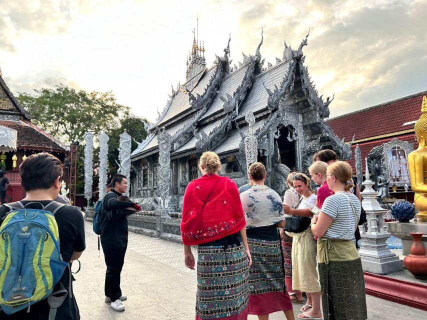 Chiang Mai: Half-Day Old Town Cycling Tour - The alley loop: old streets, photo time, and local conversations