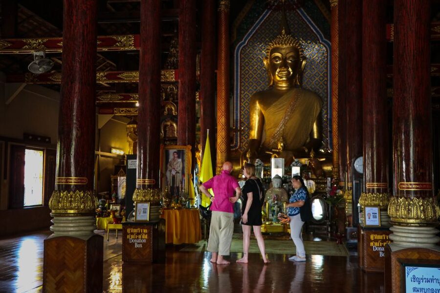Chiang Mai: Half-Day Old Town Cycling Tour - Temples off the main path, quiet moments between stops