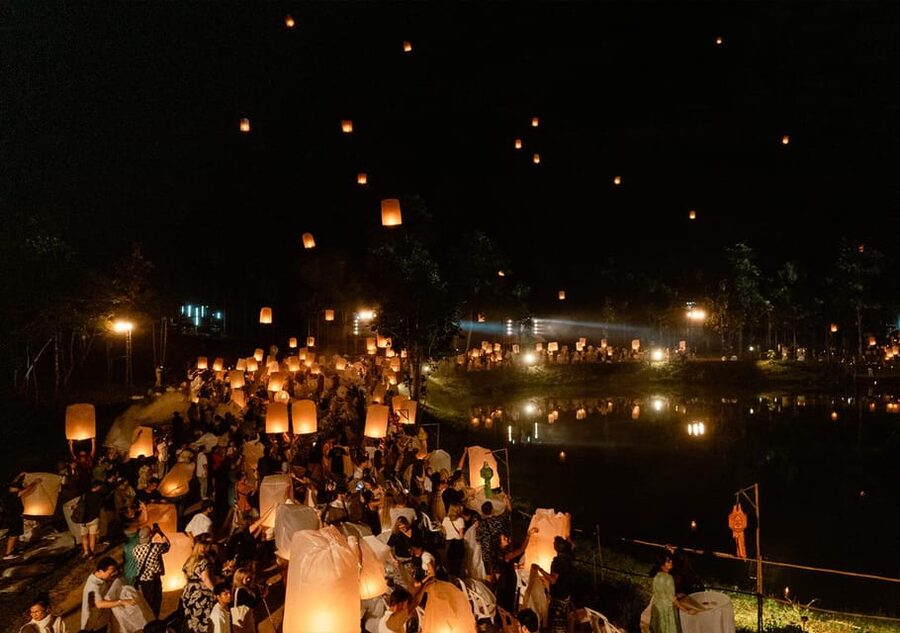 Chiang Mai: Heaven Lantern Festival Ticket with Dinner 2025 - Language support and how the group experience works