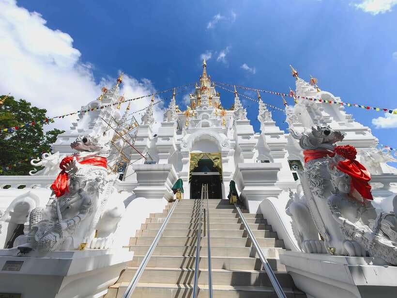 Chiang Mai:Hidden Gems: From Ancient Ruins to Serene Temples - Morning start, hotel pickup, and why the timing matters