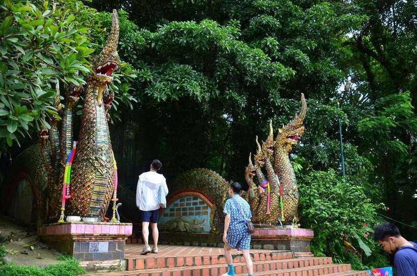 Chiang Mai: Hike on Monk’s Trail and Doi Suthep Private Tour - Wat Pha Lat: a peaceful temple stop reached by footsteps, not shortcuts
