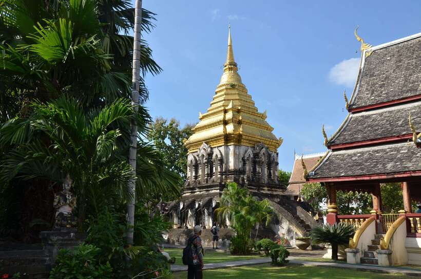 Chiang Mai: Historic Temples and City Guided Walking Tour - Meeting at Wat Chiang Man, then walking the Old City in order