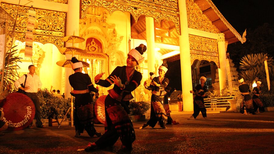 Chiang Mai: Historical and Culture Exploration Walking Tour - The guide makes the tour, and the group size helps