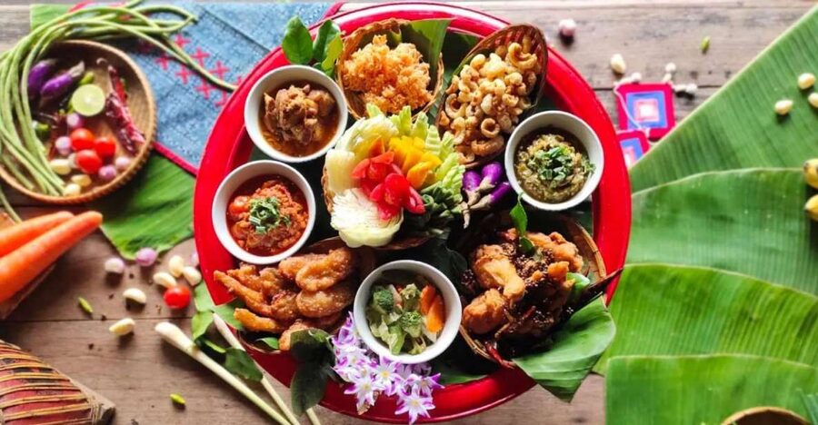 Chiang Mai: Khantoke Dinner with Traditional Performance - Step Into Khantoke-Style Communal Dining