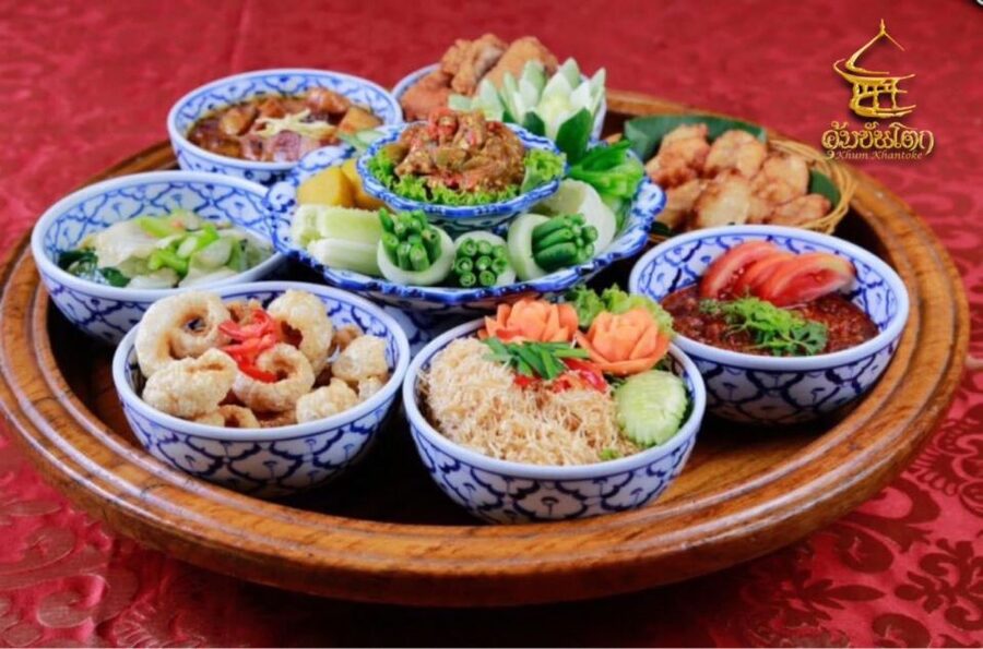 Chiang Mai: Khum Khantoke Northern Thai Cuisine and Show - Khum Khantoke dinner show: what the khantoke format changes