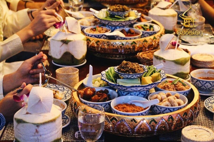 Chiang Mai: Khum Khantoke Northern Thai Cuisine and Show - Who should book this, and who should think twice