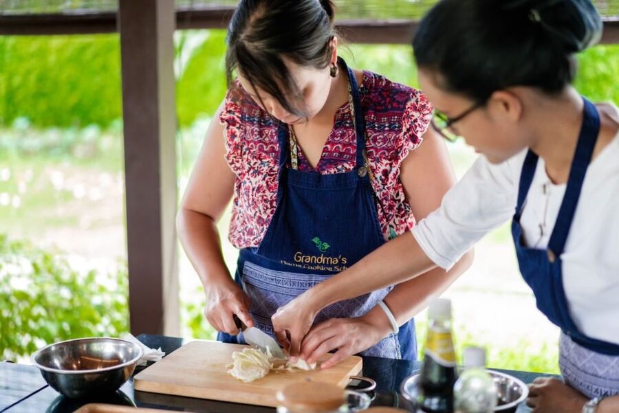 Chiang Mai: Local Northern Thai Cooking Class at Grandma's - Desserts and Refreshments: The Sweet Northern Finish