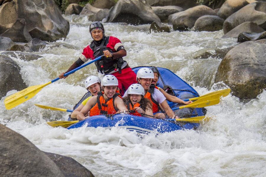 Chiang Mai: Mae Taeng River White Water Rafting - Guides and gear: what makes safety feel real