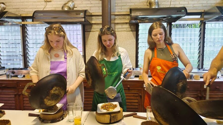 Chiang Mai: Morning Cooking Class with Market Visit - The market visit: smelling ingredients before you name them
