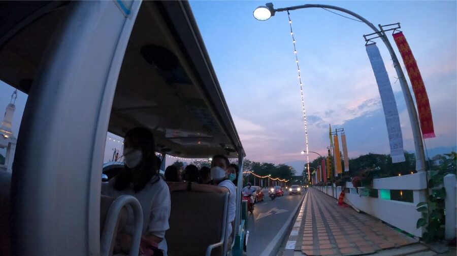 Chiang Mai: Nighttime City Highlights by EV Tram - Temple stops: Wat Chiang Man, Wat Lok Moli, Wat Pa Pao, and Wat Chedi Luang