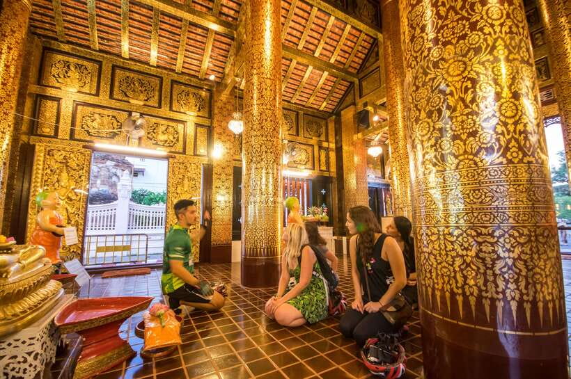 Chiang Mai: Private Historic Old City Bike Tour - Night - Starting at Discova Day Tour Shop, near Chang Puak Gate