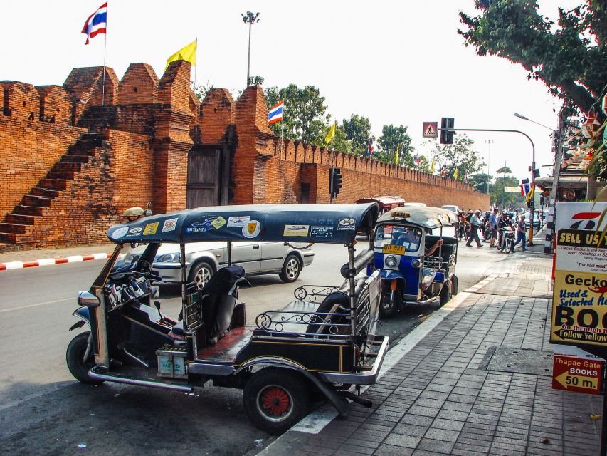 Chiang Mai: Private Tuk Tuk Tour of City Temples With Pickup - A half-day Chiang Mai loop that saves you heat and time
