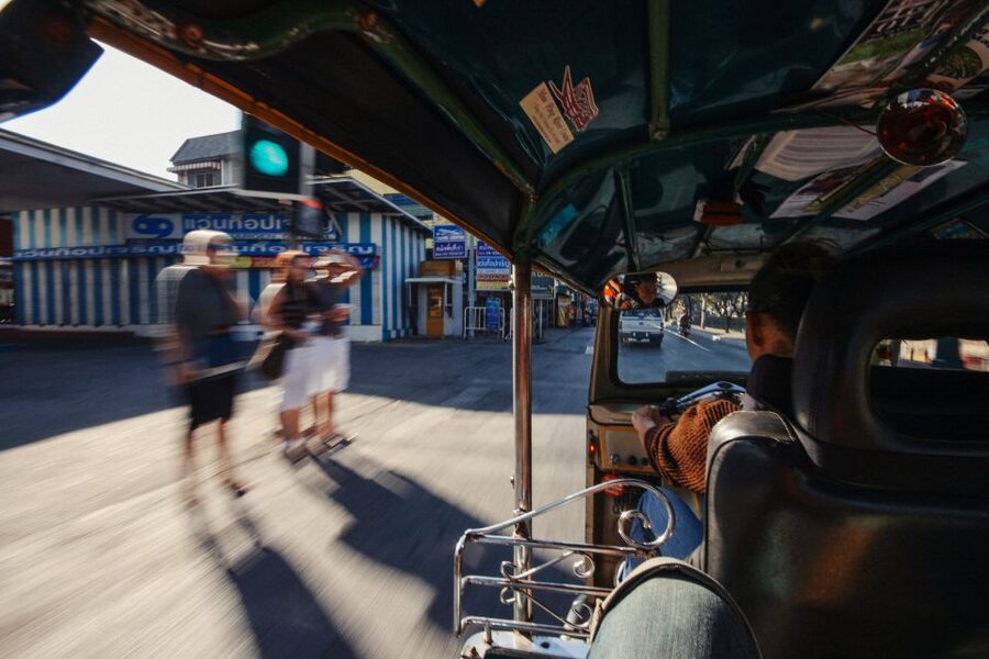 Chiang Mai: Private Tuk Tuk Tour of City Temples With Pickup - Market time at Mueang Mai or Warorot, how to make it worth your appetite
