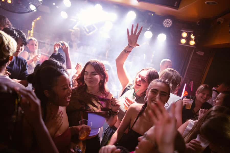 Chiang Mai Pub Crawl: 4 Venues, Beer Buffet & VIP Entry - The Night Schedule: Four Stops, One Rising Party Curve