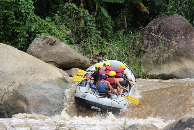 Chiang Mai Rafting in Mae Taeng River with Thai Buffet - Safety gear, briefings, and what Grade 4 really means for your day