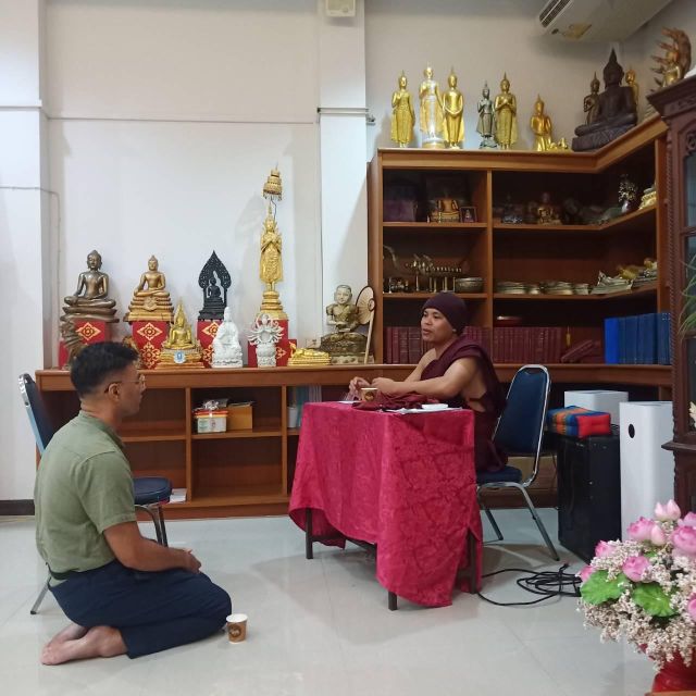 Chiang Mai: Silver Craftwork Temple Tour with Monk Meeting - Practical tips: dress code, shoes off, and photo strategy