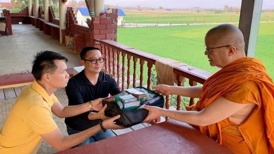 Chiang Mai: Silver Craftwork Temple Tour with Monk Meeting - Who should book this silver craftwork temple tour