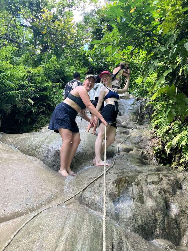 Chiang Mai: Sticky Waterfall scenic loop unseen lake &temple - Wat Phra That Chom Kitti, a second temple with a different feel