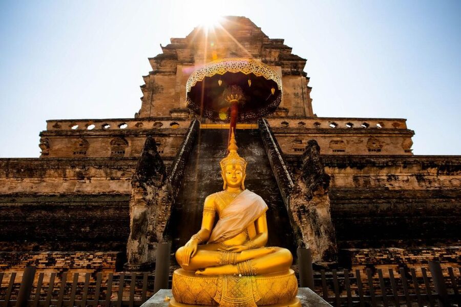 Chiang Mai: Temples and Street Food Night Tour by Tuk Tuk - Market time at Mueang Mai and Warorot, plus how to use it wisely