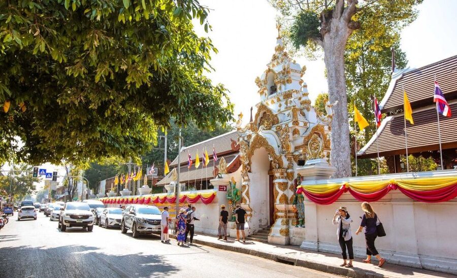 Chiang Mai: Temples and Street Food Night Tour by Tuk Tuk - English, drivers, and getting value from the ride