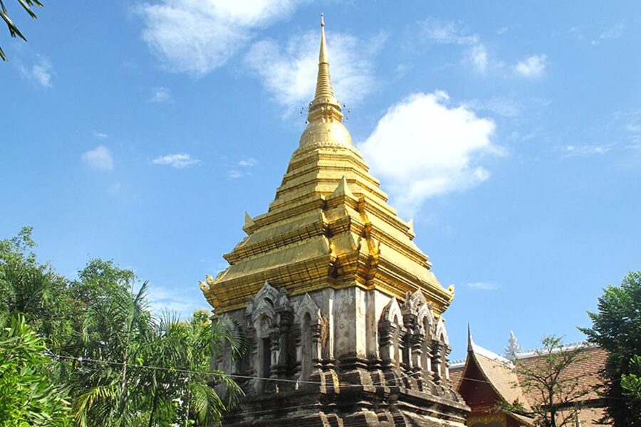 Chiang Mai: Temples & Culture Tour - Hotel pickup and the 9-seater air-conditioned minivan reality