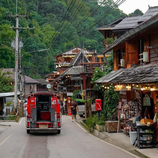 Chiang Mai: The Giant Café & Mae Kampong Village Day Trip - Mae Kampong Village: Wooden Houses, Temple Stop, and Human-Scale Travel