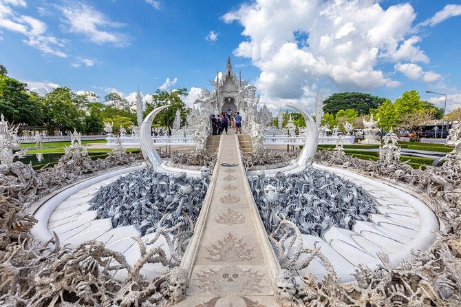Chiang Mai to White & Blue Temple, Black Museum & Golden Triangle - Wat Rong Seur Ten (Blue Temple): Better Than a Quick Photo Stop